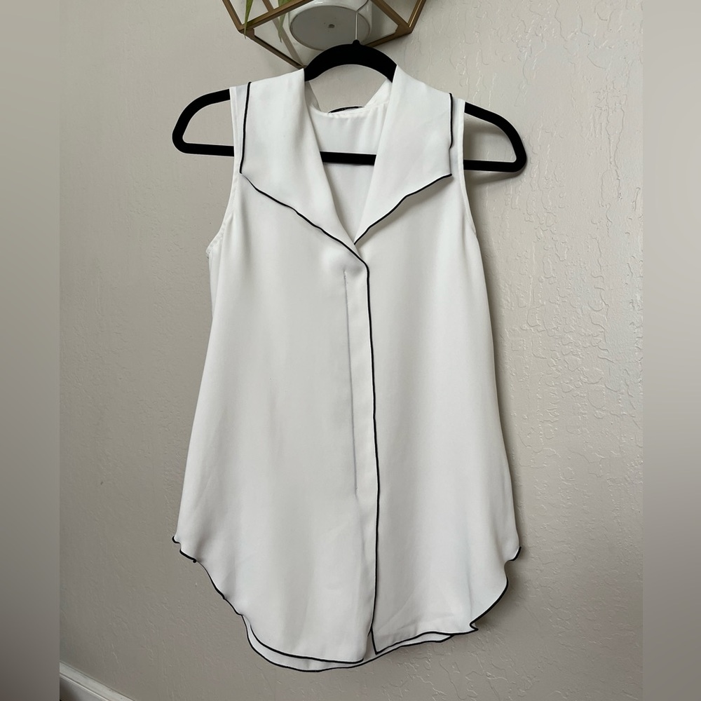 Aritzia Babaton Sleeveless Power Blouse